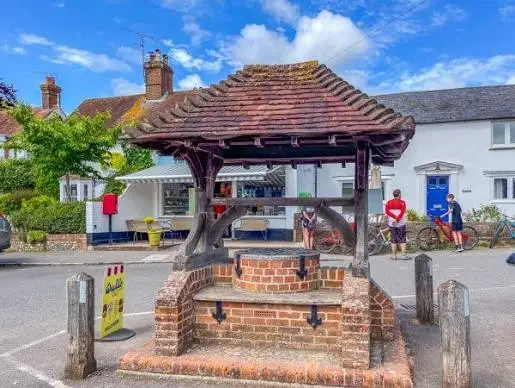 LOCKSMITH COMPTON